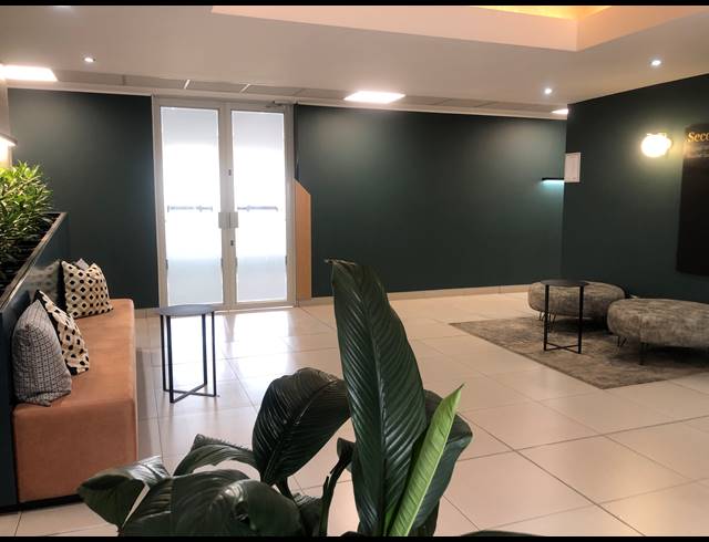 143M² OFFICE TO LET IN HYDE PARK
